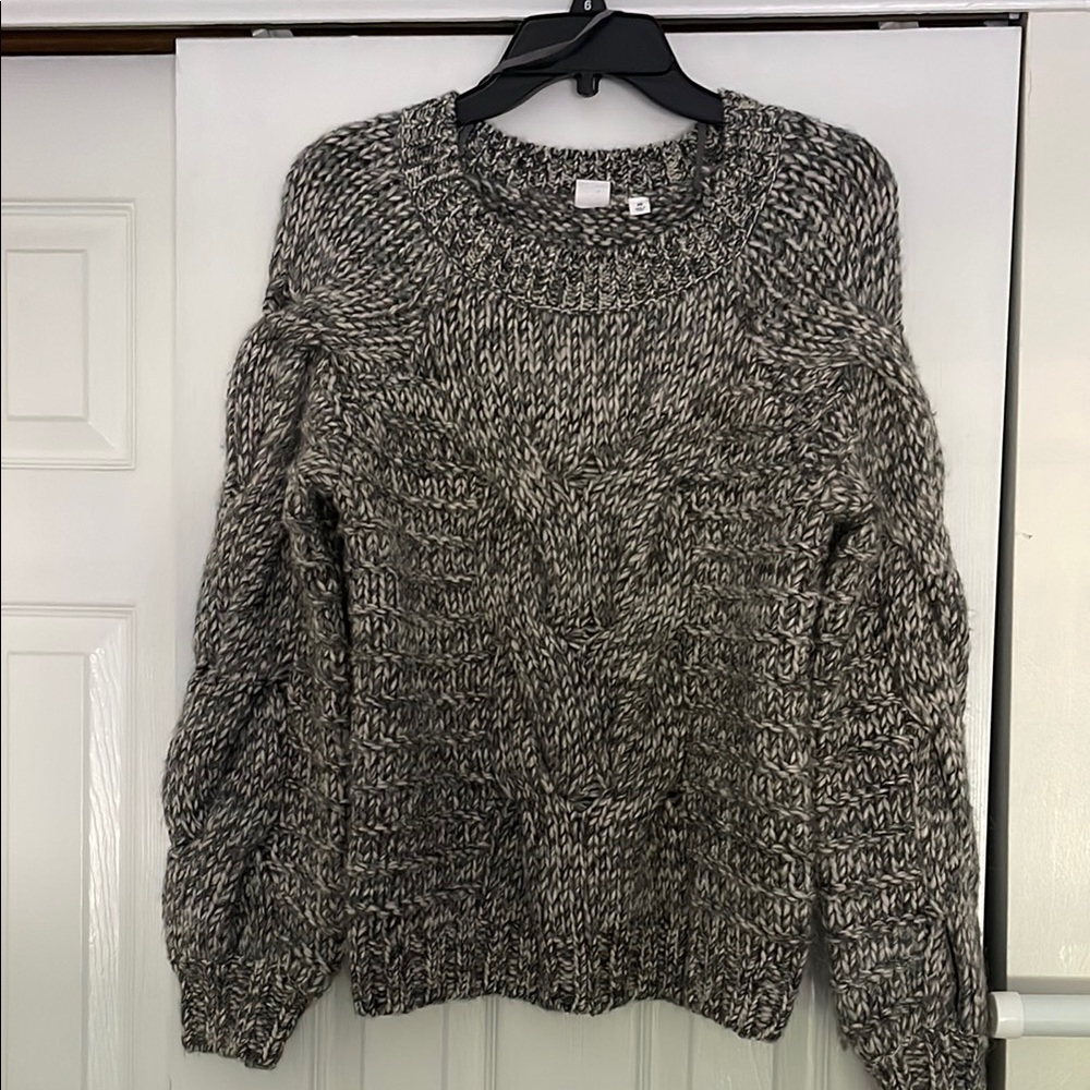 GAP Gray and White Knit Sweater